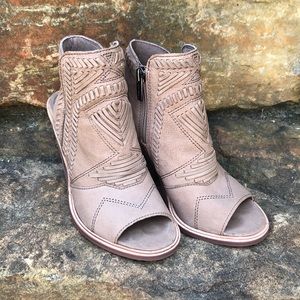 Vince Camuto “Karinta”